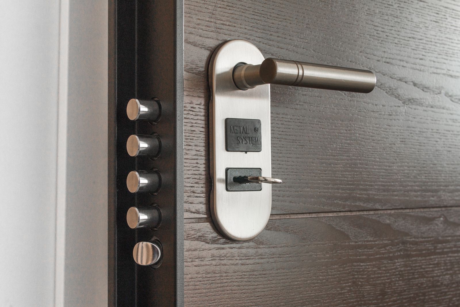 Clé dans une serrure de porte